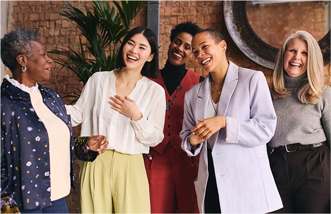 Groupe of Women Mingling